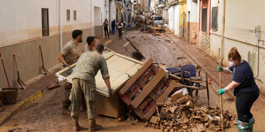 بعد أسبوع من الفيضانات.. إسبانيا تواصل البحث وإزالة الركام - أحداث اليوم