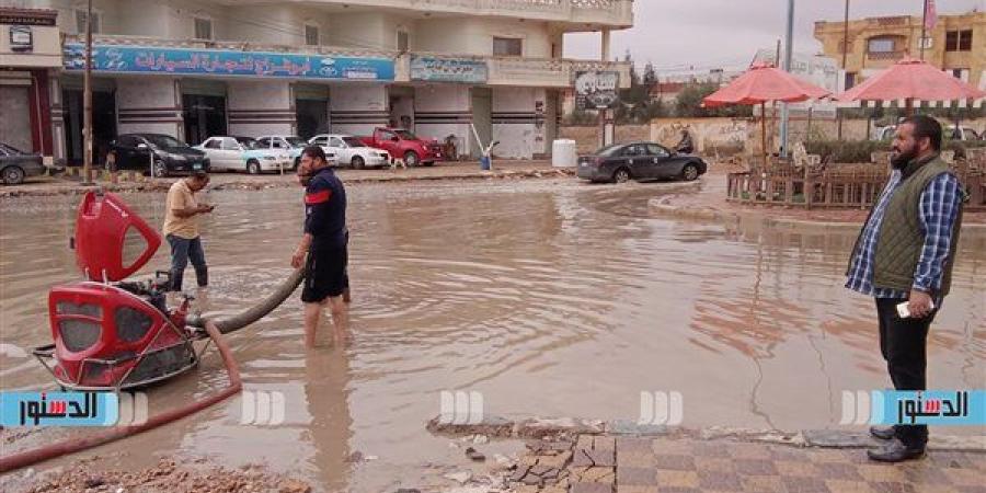 رئيس "مرسى مطروح": فرق الطوارئ رفعت تراكمات مياه الأمطار بالطريق الساحلي - أحداث اليوم