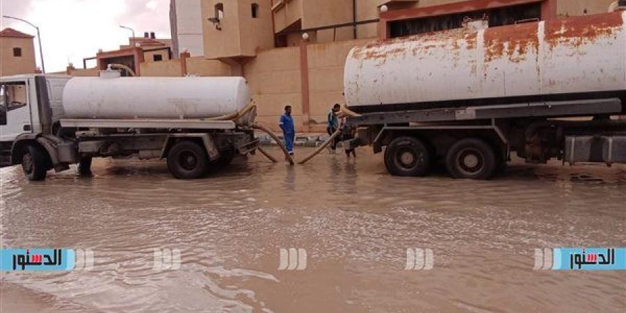 محافظ مطروح: تواصل جهود الأجهزة التنفيذية لإزالة وسحب مياه الأمطار من الشوارع - أحداث اليوم